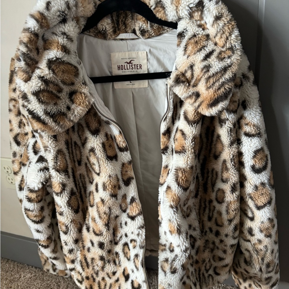 Hollister Women's Cream and Brown Teddy Jacket